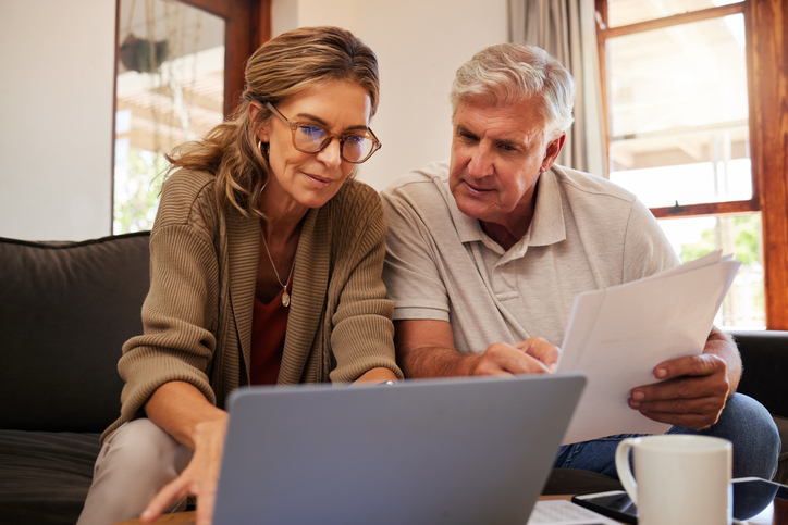 A senior couple files their taxes online.